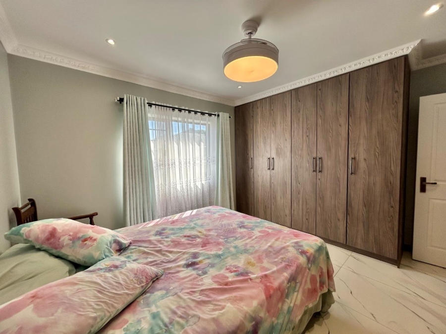 4 Bedroom Property for Sale in Wavecrest Eastern Cape